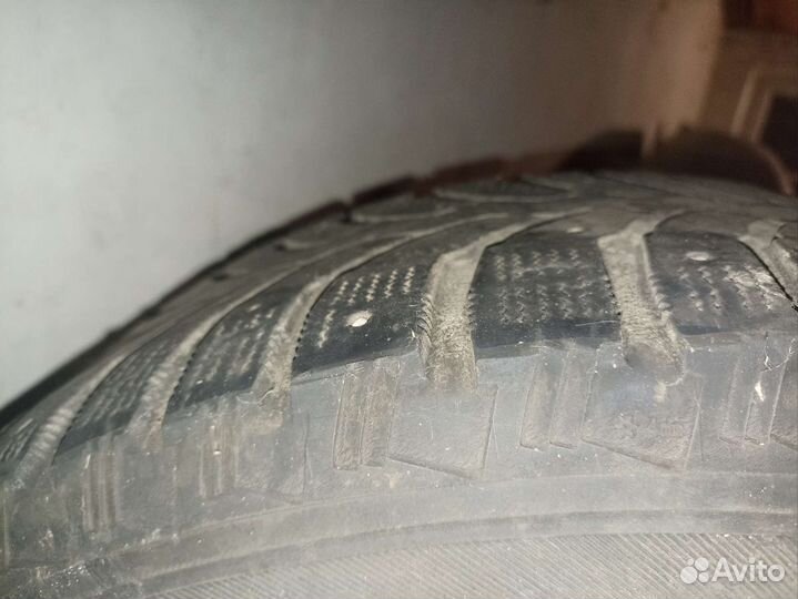 Bridgestone Blizzak Spike-01 215/65 R16 98T