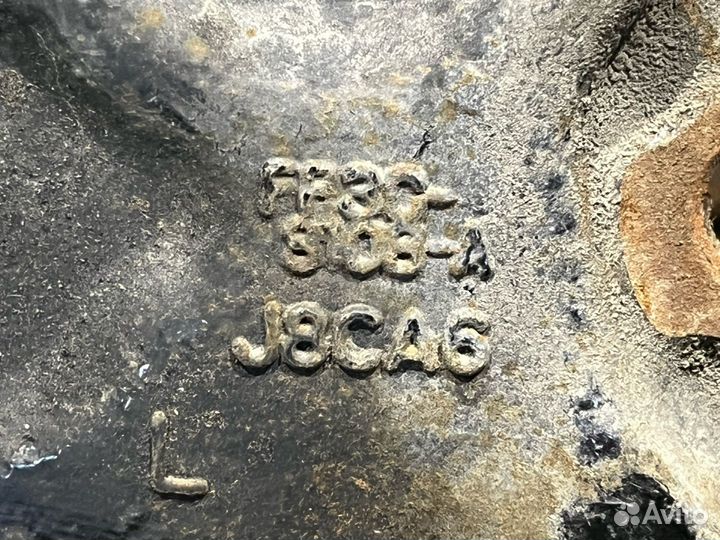 Кулак передний левый Ford Mustang 6 рест. 2018