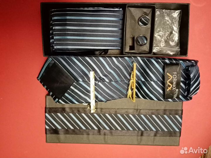 Мужской подарочный комплект. Галстук, зажим, запон