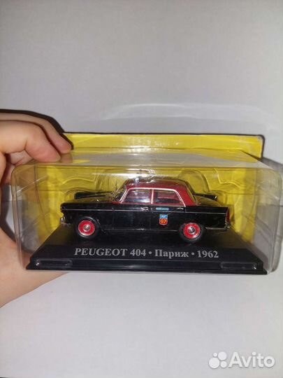 Игрушка машинка модель Peugeot 404 Париж 1962