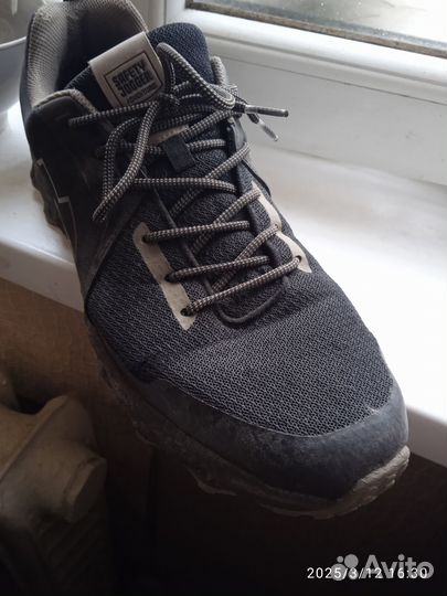 Продать кроссовки