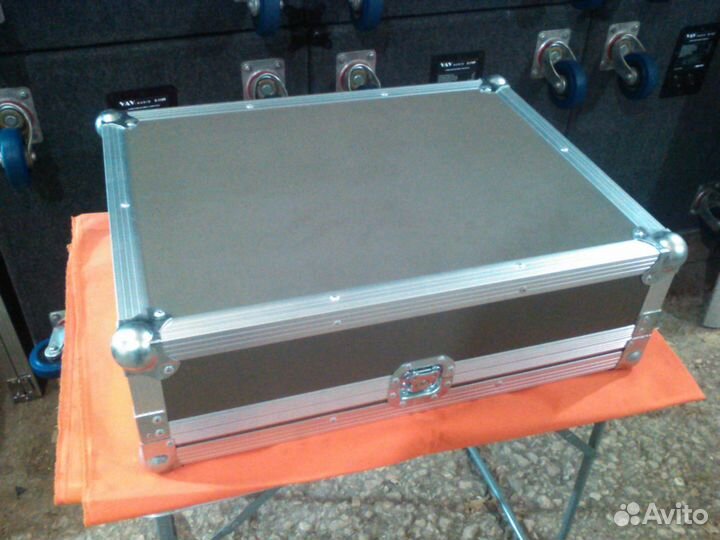 Продам кейс под микшер yamaha 01V96