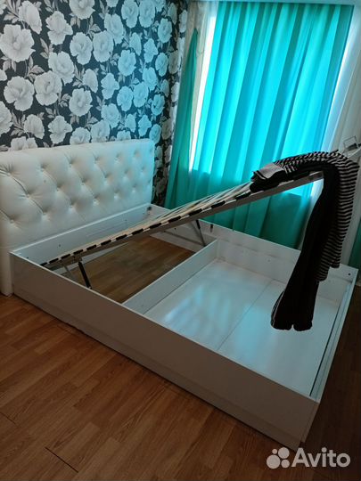 Кровать двухспальная бу