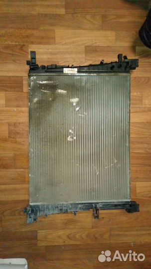 Радиатор охлаждения Renault Sandero 2