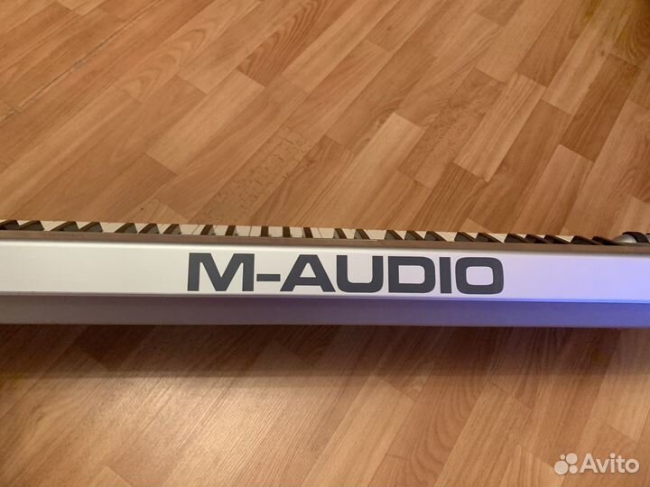 Клавиши M-audio 61 es