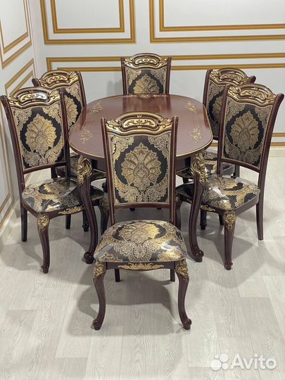 Стол и стулья