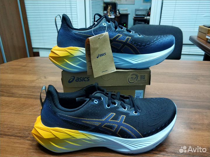 Кроссовки Asics Novoblast 4 Black/Thander Blue