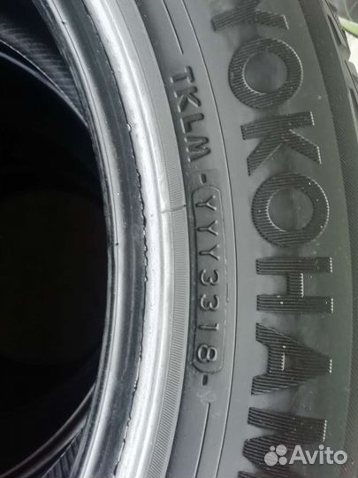 Yokohama BluEarth AE01 215/55 R17