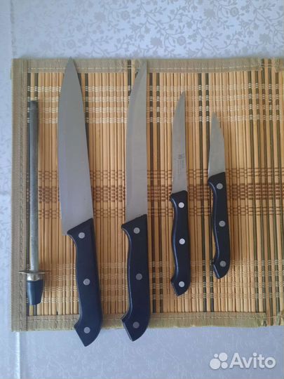 Набор кухонных ножей с подставкой