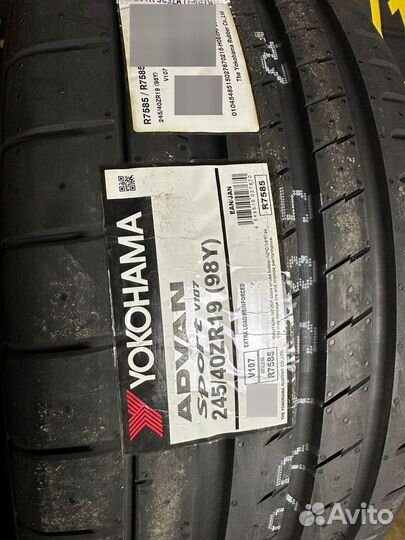 Yokohama Advan Sport V107 245/40 R19 98Y