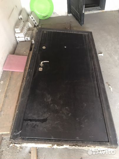 Дверь входная металлическая