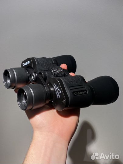 Бинокль черный Canon 70X70