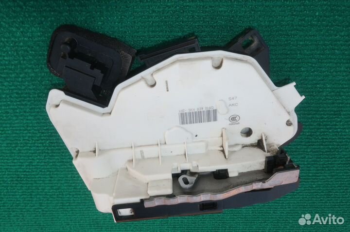 Замок двери задней правой VW Golf 7