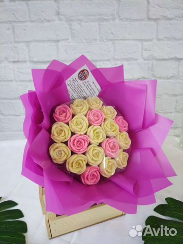 Шоколадные розы в букете на 8 марта