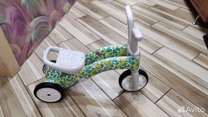 Беговел трехколесный