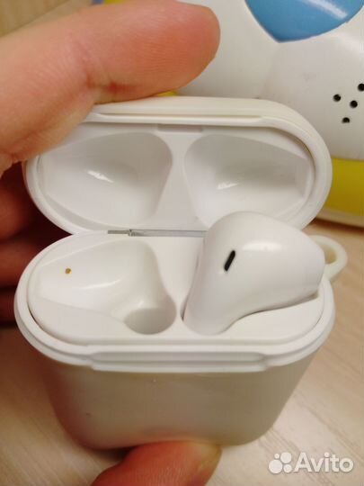 Продаю наушник один второй потерял