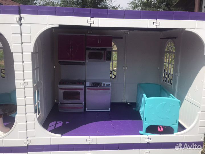 Кукольный домик с мебелью