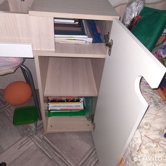 Туалетный столик с зеркалом