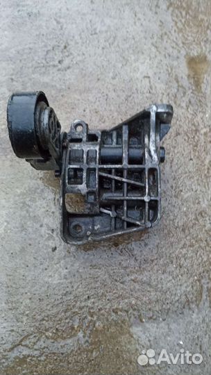 BMW X5 E70 кронштейн крепления Гура