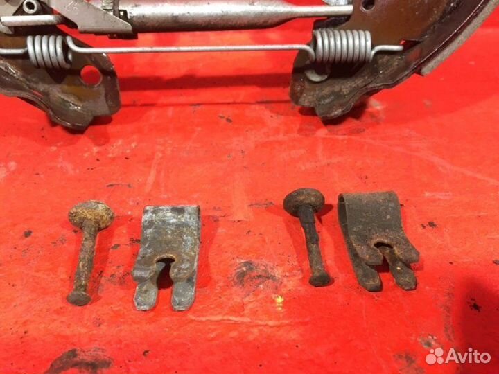 Механизм стояночного тормоза задний правый Ford