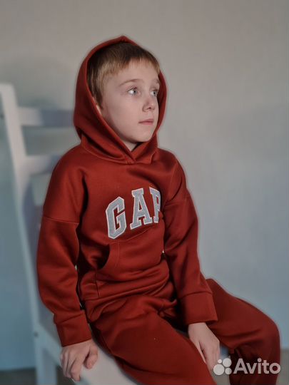 Детский костюм красный