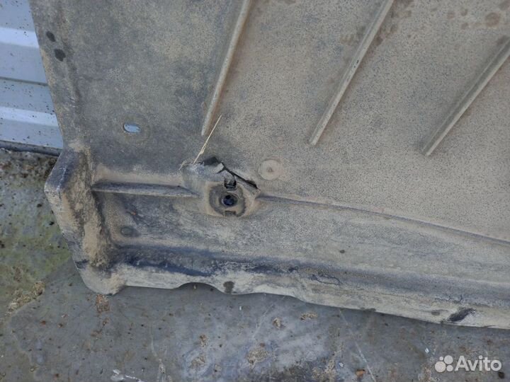 Защита днища б/у Vw. Polo 2011-2020