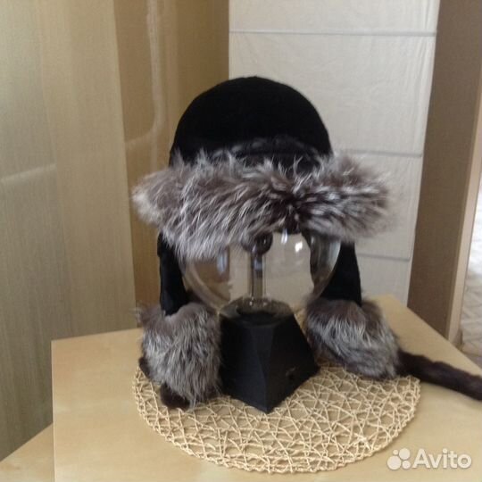 Зимняя женская шапка