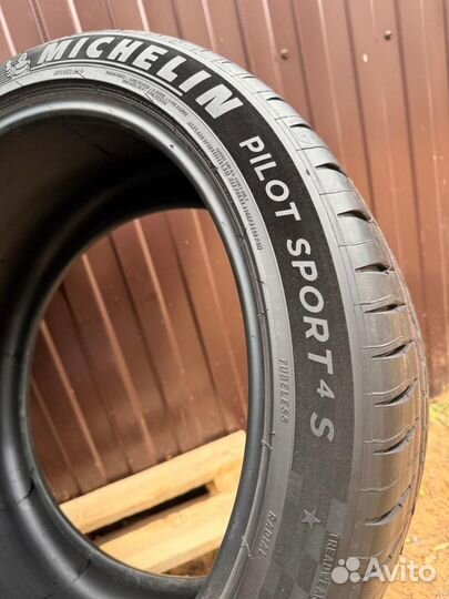 Michelin Pilot Sport 4 S 295/35 R21 и 315/30 R22