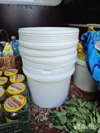 Ведра пластиковые с крышкой
