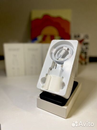 Зарядное устройство на iPhone 20W