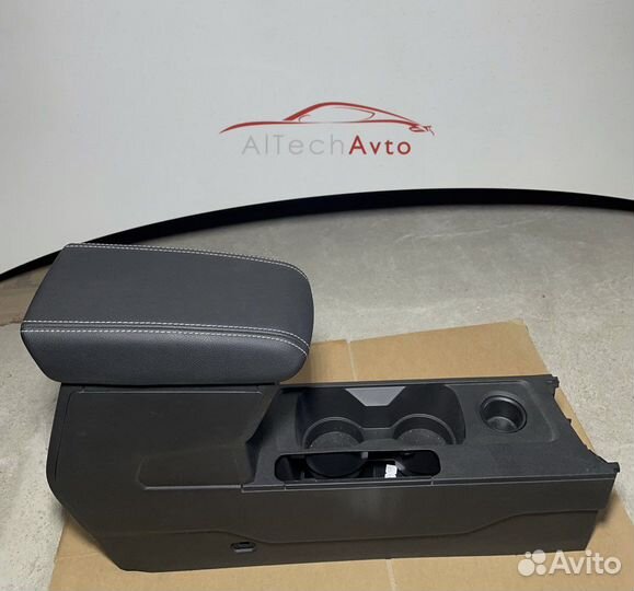 Подлокотник Renault Arkana