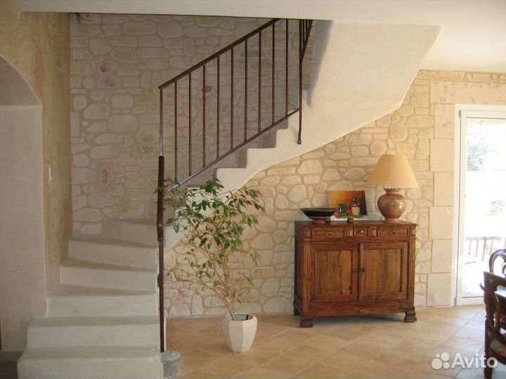 Лестница из искусственного камня фактурный