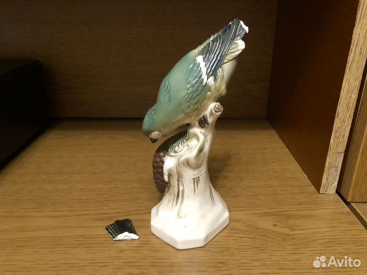 Статуэтка фарфор Клёст с шишкой Германия