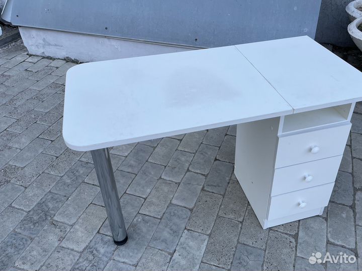 Маникюрный стол складной