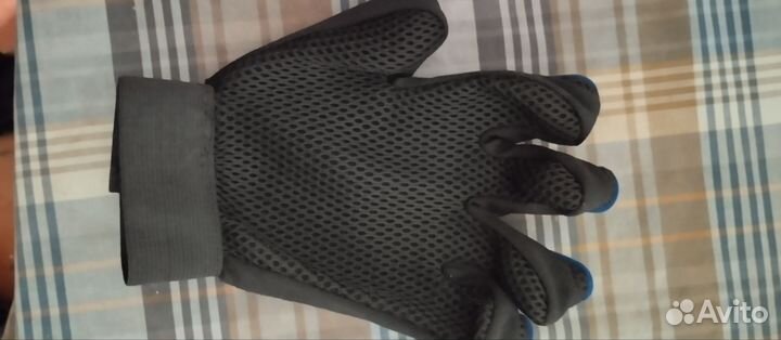 Перчатка для, вычёсывания шерсти животных