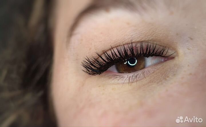 Наращивание ресниц. Ламинирование бровей и ресниц