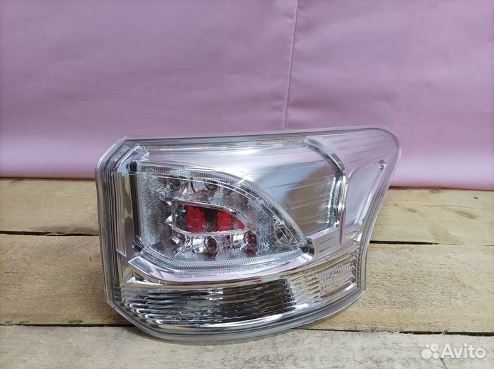 Фонарь правый Mitsubishi Outlander 3 2012