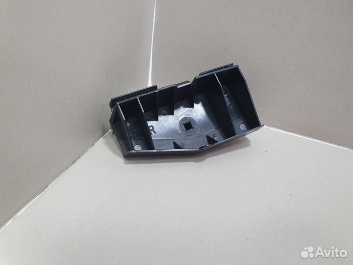 Направляющая заднего бампера правая Corolla E12