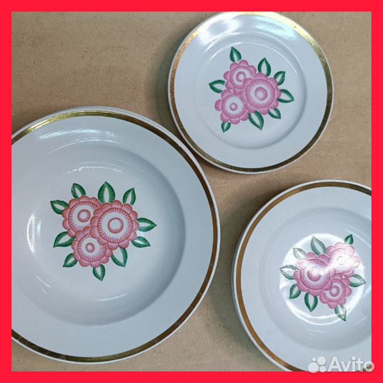 Комплект фарфоровых тарелок СССР