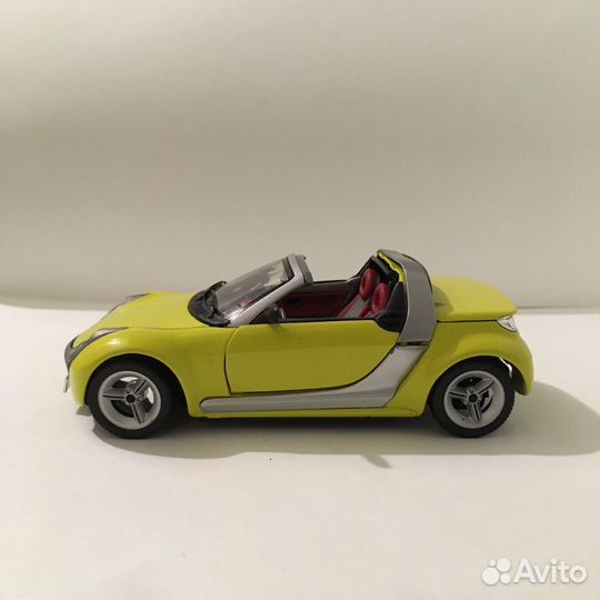 Модель Smart Roadster 1:24 Bburago
