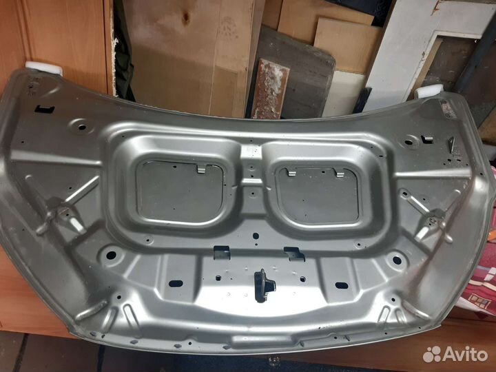 Капот на LADA xray