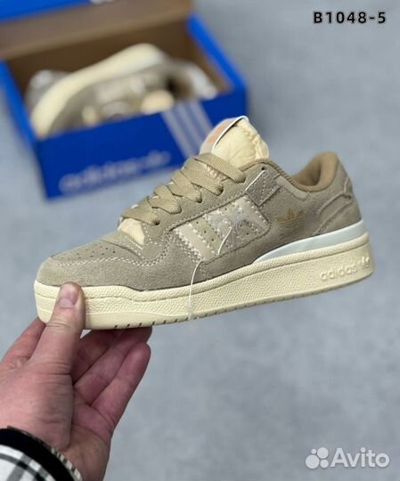 Кроссовки женские бежевые