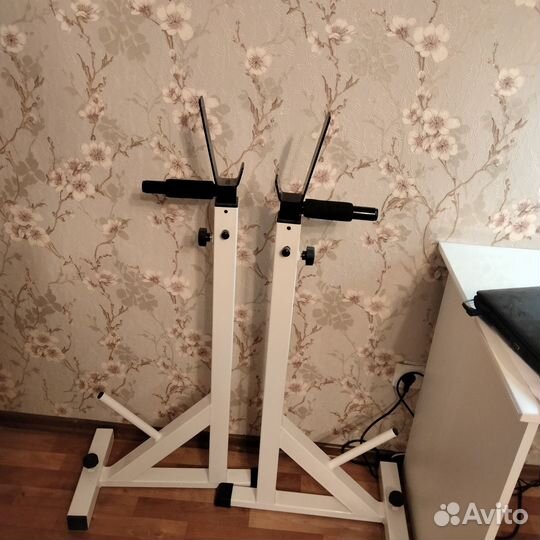 Стойки под штангу для жима и приседа