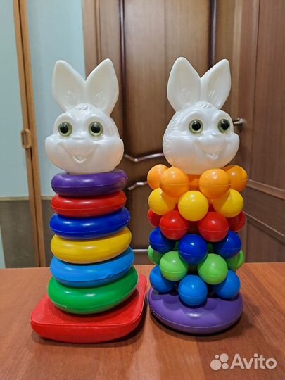 Игрушки детские резиновые и пирамидка