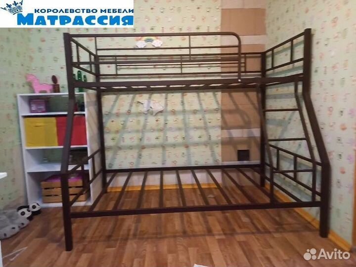 Двухъярусная кровать