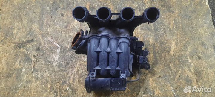 Впускной коллектор Audi A4 8EC ALT 2004-2008