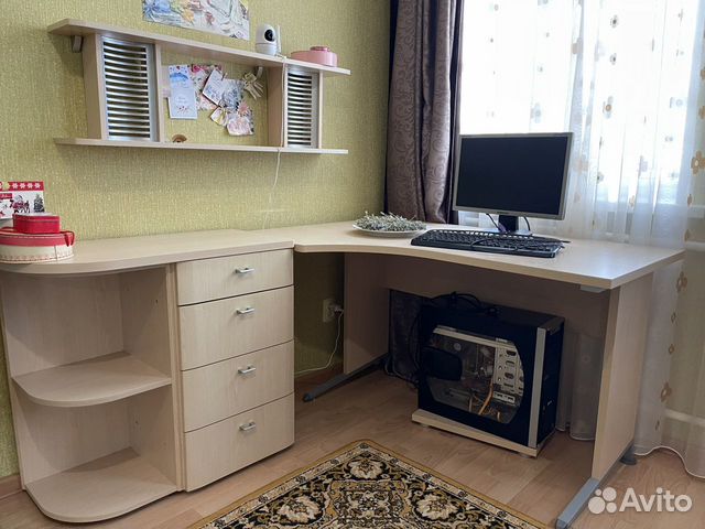 Компьютерный стол, тумба, подвесная полка