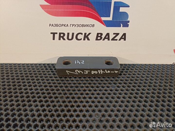 7421175833 Серьги передней рессоры Renault T