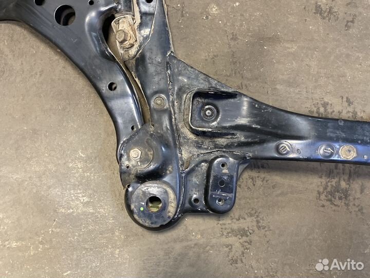 Подрамник передний Toyota Camry 50