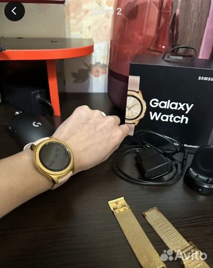 Умные часы Samsung золотые